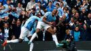 Kapitán Manchesteru City Vincent Kompany slaví gól v posledním kole ligy.