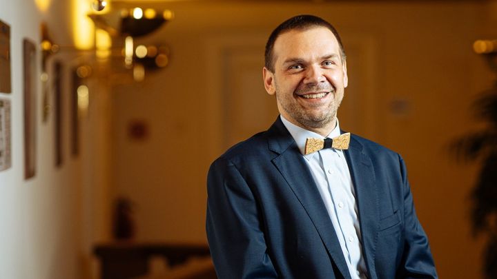Nevím o zavírání novin, knihy jsou klíčové, hájí vyšší daň ministr kultury Baxa