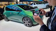 Velký zájem budil koncept nového Twinga, které bude z elektromobilů Renaultu nejlevnější. Čekejte ho v roce 2026.