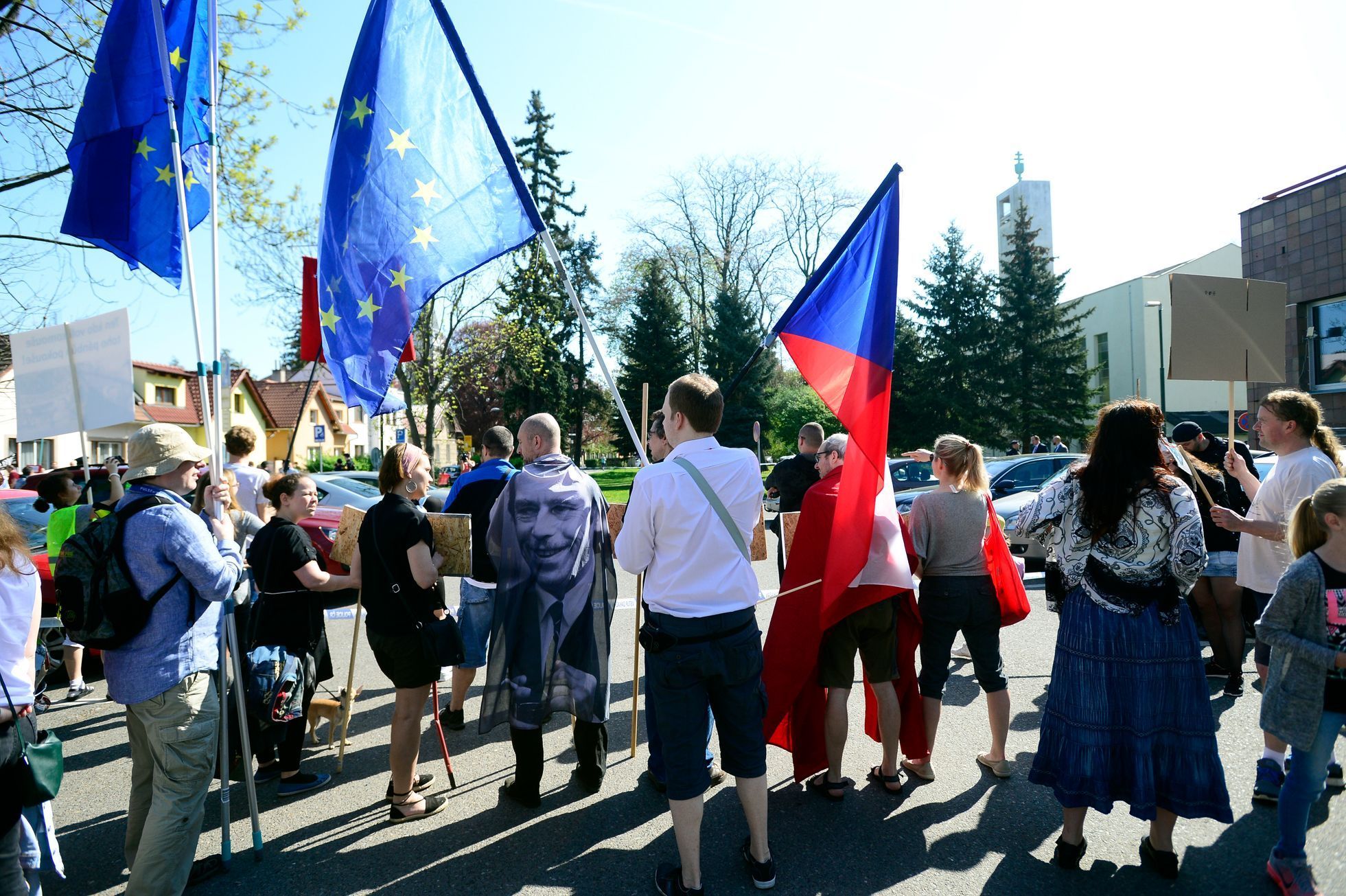 Na sjezd KSČM dorazil prezident Miloš Zeman