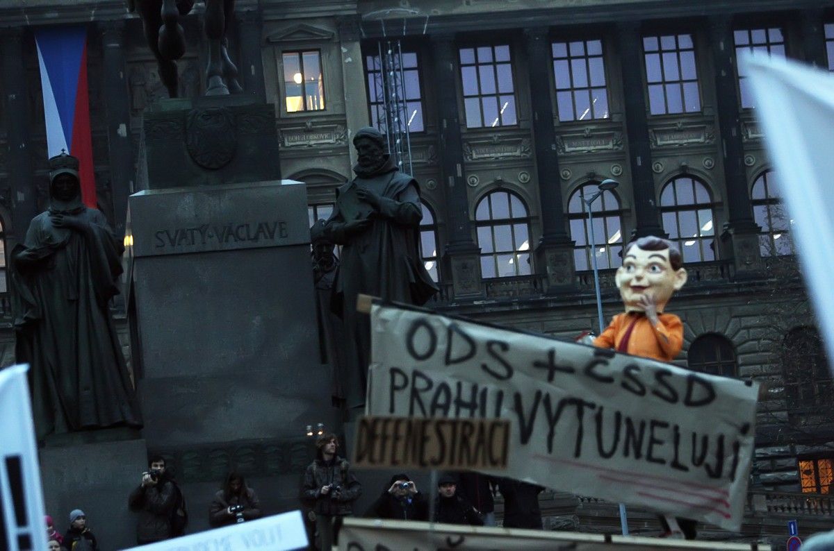 Praha na nohou, demonstruje proti politikům ODS-ČSSD