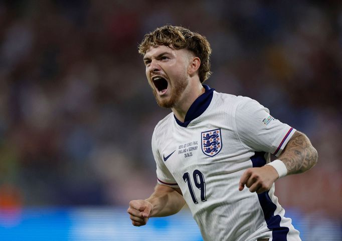 Harvey Elliott slaví gól ve finále ME do 21 let Anglie - Německo