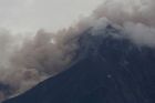 Volcán de Fuego (Ohnivá sopka) ve středoamerické Guatemale se v neděli probudil k životu.