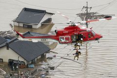 Počet obětí v Japonsku prudce stoupá. Záplavy na západě země zabily nejméně 100 lidí