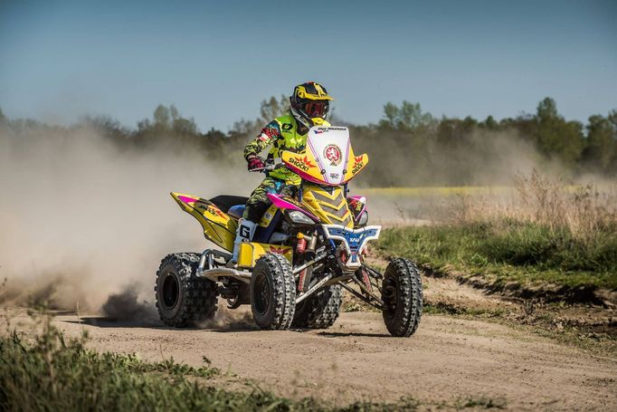 Olga Roučková na čtyřkolce trénuje na Rallye Dakar