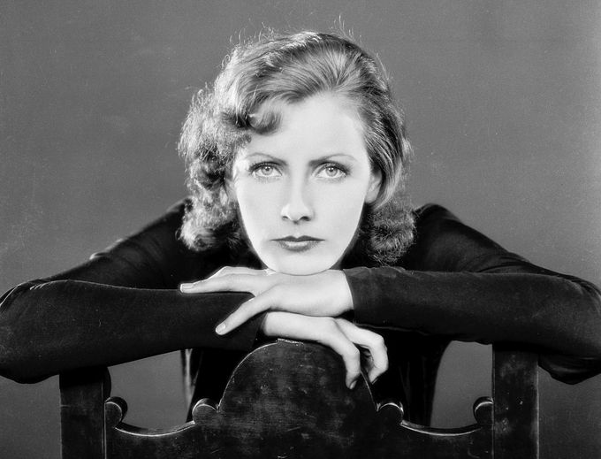Švédská herečka Greta Garbo na ateliérovém portrétu kolem roku 1927, v období, kdy byla jednou z největších hvězd němé éry Hollywoodu.