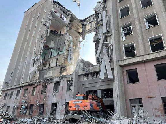 Ruská střela zničila administrativní budovu ve městě Mykolajiv.