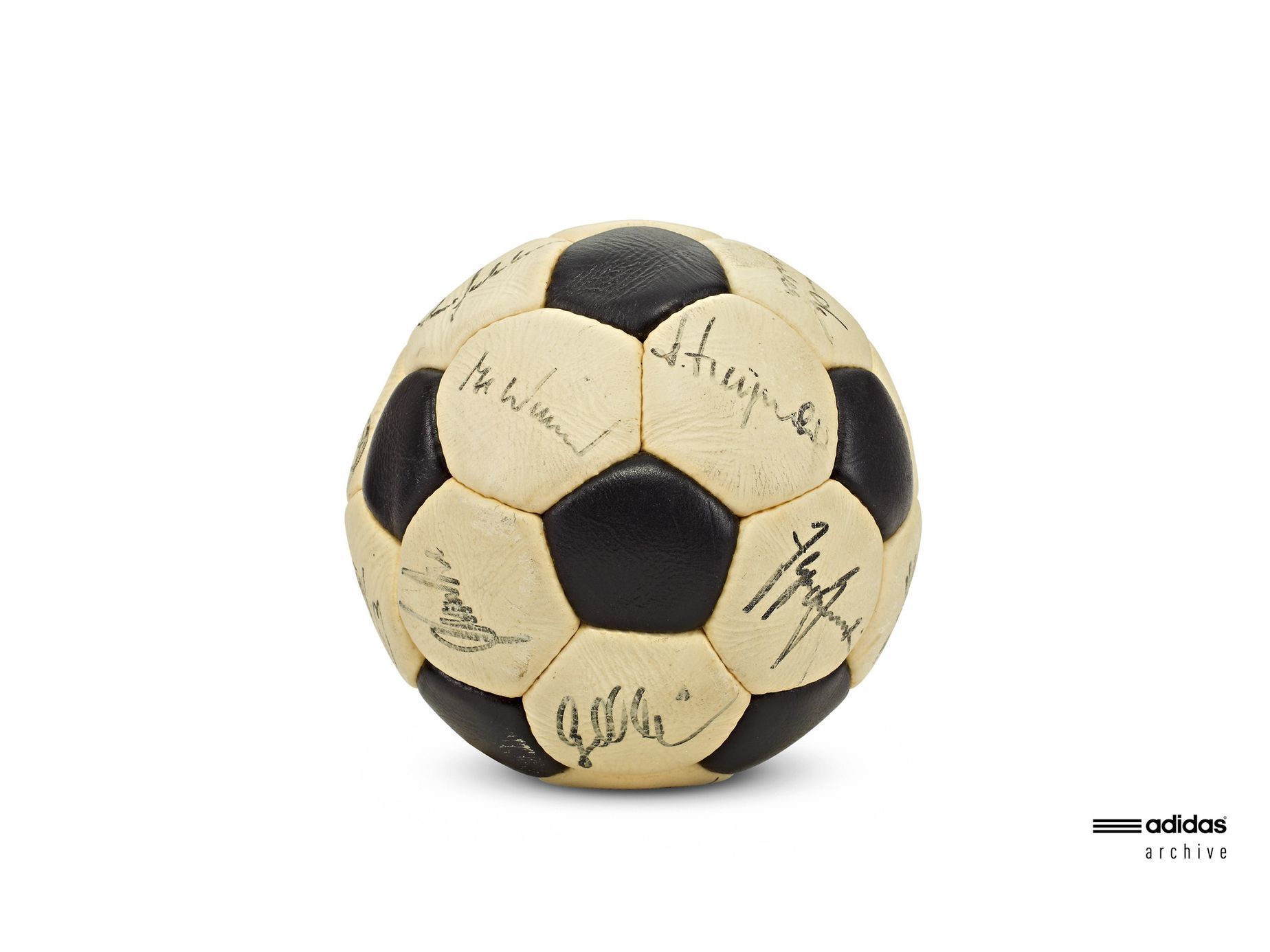 Míče Adidas pro fotbalová MS