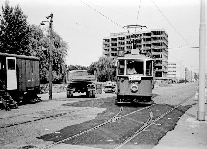 Konečná zastávka fungovala u Olšanského náměstí do roku 1974.