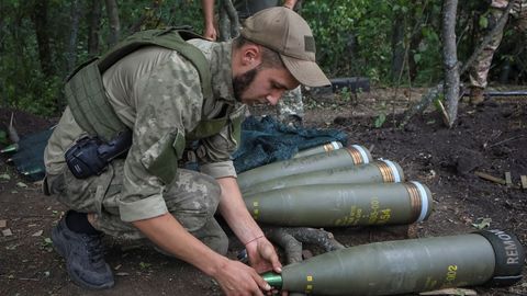 Nutí Rusy k zoufalé volbě. Ukrajinci za okupanty střílejí speciální časované miny