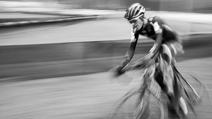 Ať se kola točí. Cyklistika očima fotografů ulice - od závodníků po opraváře v Indii