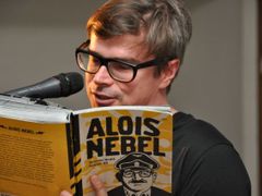 Jaroslav Rudiš předčítá z Aloise Nebela v Českém centru v Berlíně