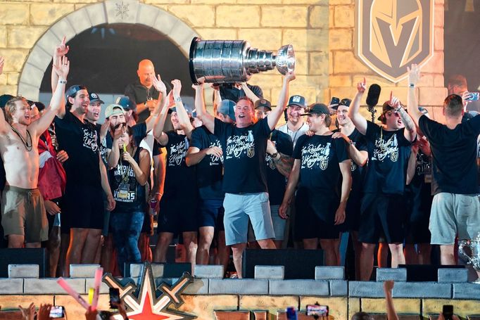 Hokejisté Vegas slaví triumf ve Stanley Cupu - Bruce Cassidy