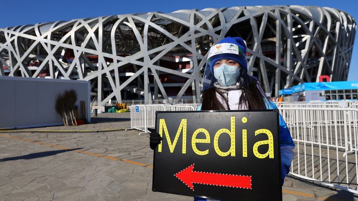 Jak je novinářům v Pekingu: Musí mít aplikaci v mobilu, internet ale běží bez omezení; Zdroj foto: Reuters