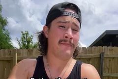 VIDEO: Snědl asi nejsmradlavější jídlo světa. Zápach se ho držel i po důkladné očistě