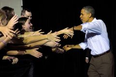 Dvacítka šťastlivců bude pracovat pro Obamu. Exprezident pomůže s dvouletým výcvikem budoucích lídrů