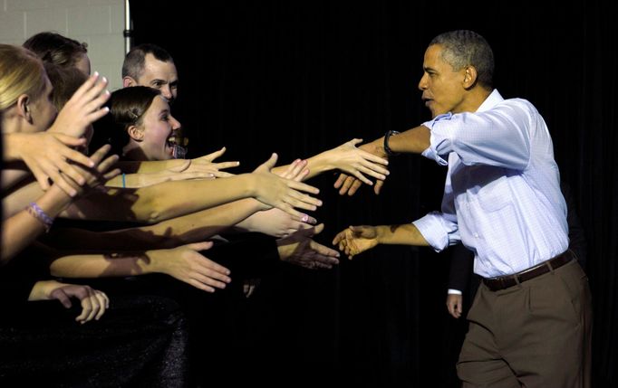 Barack Obama se studenty na West Wilkes High School v Millers Creek, Severní Karolína, 2011