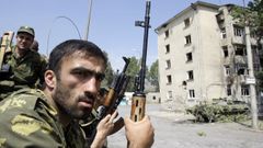 Čečenský bojovník bojující v jihoosetinské armádě