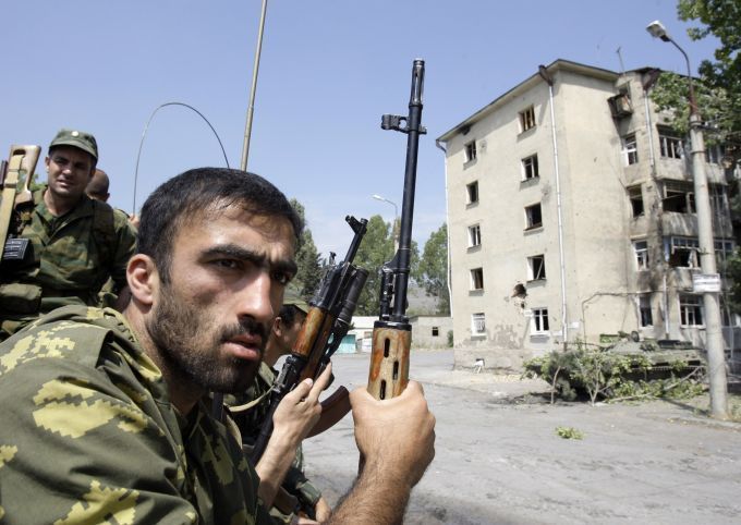 Čečenský bojovník bojující v jihoosetinské armádě