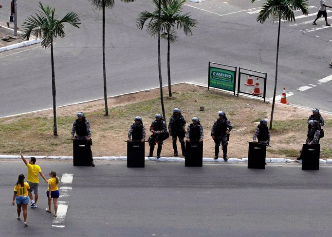 Manévry před zápasem Brazílie - Itálie na Poháru FIFA (Salvador)