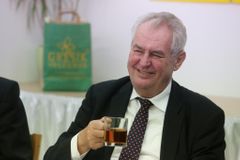 Miloš Zeman chce znovu kandidovat na prezidenta, tvrdí jeho přátelé. Klíčové bude zdraví