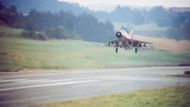 Letadla samotná, šlo o stroje MiG-21 a 23 nebo SU-7, pak na dálnici přistála 24. a 25. září, nebo 25. a 26. září.