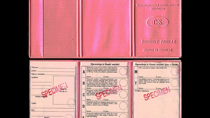 Řidičský průkaz, vydávaný v letech 1964-1986. Tyto nejstarší v současnosti používané průkazy přestanou platit na konci roku 2007.