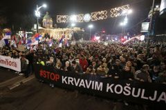 V srbském hlavním městě Bělehradu protestovaly proti prezidentovi znovu tisíce lidí