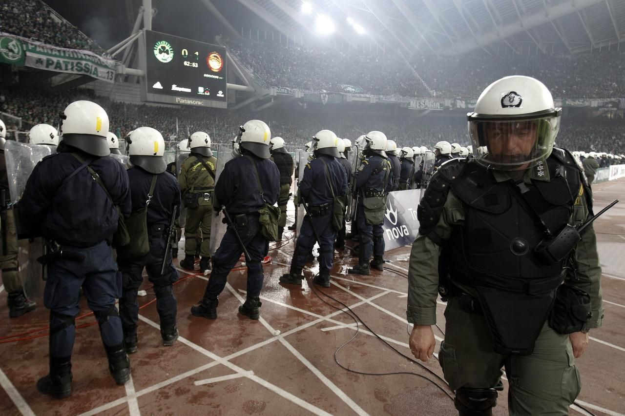 Násilí při derby Panathinaikos-Olympiakos