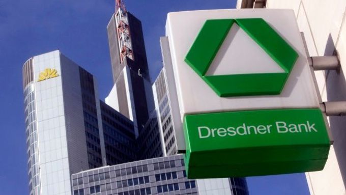 Pobočka Dresdner Bank na pozadí se svou novou matkou - Commerzbank