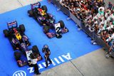 Malajsie byla svědkem "slavného" skandálu, kdy Vettel nedbal týmových příkazů a tvrdě předjel vedoucího parťáka Webbera. I tento incident po čase přiměl Webbera odejít z F1 do světového vytrvalostního šampionátu.