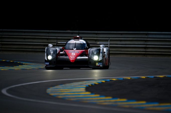 24 h Le Mans 2016: Sébastien Buemi,  Anthony Davidson, Kazuki Nakadžima - Toyota TS050 Hybrid