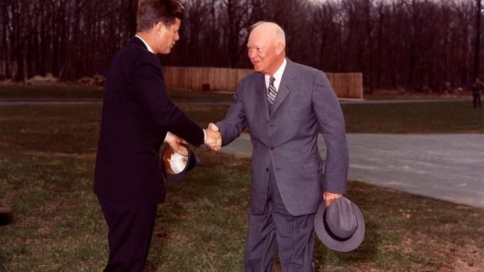 Dwight Eisenhower odcházel v roce 1961 jako neoblíbený stařec.