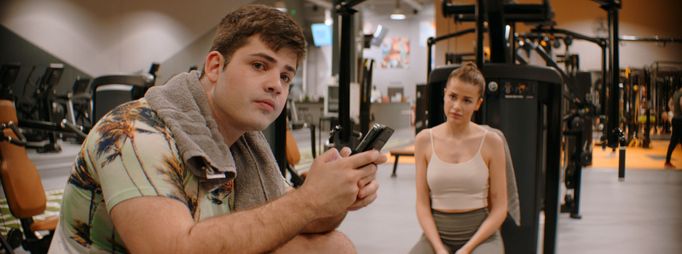 Robert Cejnar a Dominique Alagia v roli Marty.