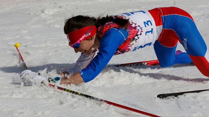 Prohlédněte si fotografie z posledního závodu běžkyň na lyžích v Soči, kterým byla velmi náročná třicítka s hromadným startem.