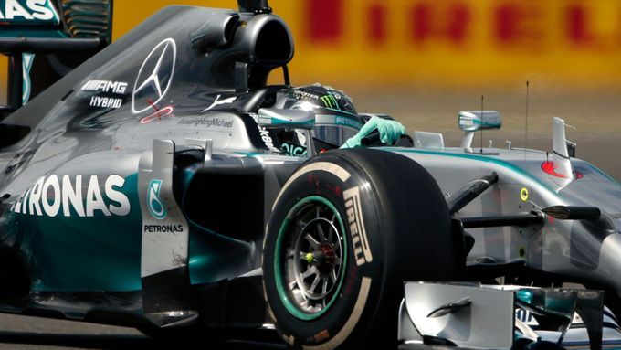 Nico Rosberg v monopostu Mercedes.