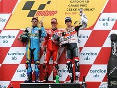 Stupně vítězů královské třídy MotoGP. Zleva: John Hopkins, Casey Stoner, Nicky Hayden.