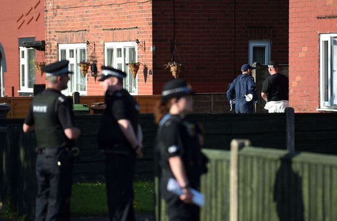 Policejní razie nedaleko Manchester Areny, kde došlo k výbuchu.