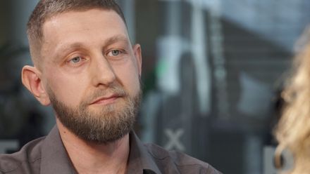 Hošek se choval jako sexuální predátor. Je ale první, kdo nezatlouká, říká Houdek