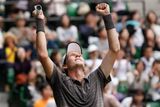 Tomáš Berdych se raduje z vítězství v Tokiu
