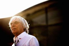 Legendární šéf F1 Bernie Ecclestone se dožívá 90 let.