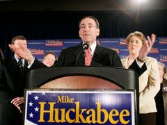 Kolegou Palinové na Fox News bude bývalý republikánský kandidát na prezidenta Mike Huckabee. Ten do toho zřejmě znovu půjde.