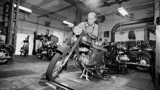 Otec motocyklů Jawa František Janeček zemřel před 80 lety.