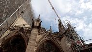 Pařížská katedrála Notre-Dame se opět otevře pro věřící i veřejnost během roku 2024. Při návštěvě staveniště to minulý čtvrtek oznámila francouzská ministryně kultury Rima Abdul-Malaková, informovala stanice BFM TV.