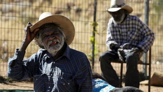 Aboriginál Daryl Allen vidí, jaký dopad má alkohol a destrukce dospělých na děti: "Potulují se, nemají záliby, nudí se."