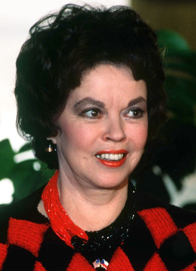 Shirley Jane Temple-Blacková byla americká filmová herečka, diplomatka a politička. V letech 1989–1993 působila jako velvyslankyně USA v Československu.