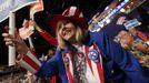 Pam Martin, a Florida delegate from the Florida Keys, cheers during the first session of the Democratic National Convention in Charlotte, North Carolina, September 4, 2012. REUTERS/Jonathan Ernst (UNITED STATES - Tags: POLITICS ELECTIONS) Published: Zář. 5, 2012, 2:36 dop.