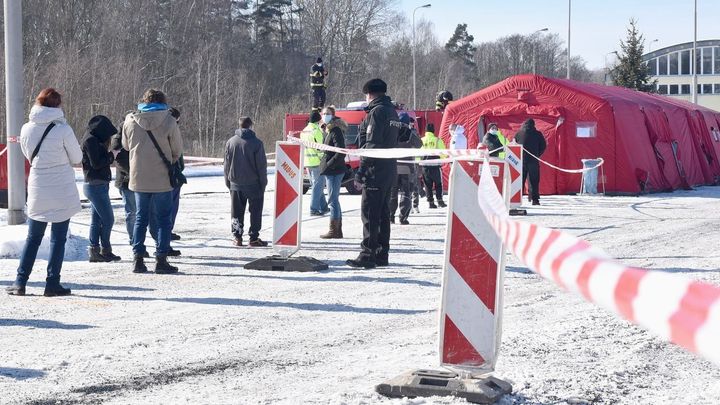 Přísně střežená německá hranice. Hlídá se cíl cesty i čerstvý negativní test