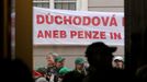 Někteří z účastníků protestu se pak také vydali dovnitř parlamentu, na galerii pro hosty nad jednacím sálem sněmovny.