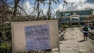 V těžce zasaženém přístavu Tacloban vyroste nafukovací nemocnice.